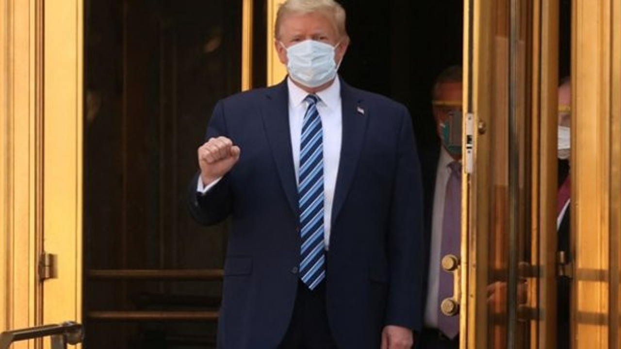 Donald Trump hastaneden taburcu oldu! 4 gündür korona virüs tedavisi görüyordu! Yürüyerek çıkan ABD Başkanı gazetecilere "Her şey yolunda" işareti yaptı