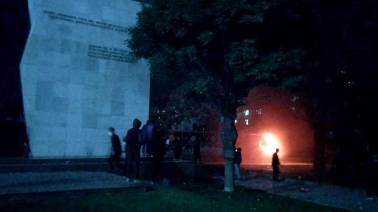 Kırgızistan'da protestocular cezaevinden eski Cumhurbaşkanı Atambayev'i çıkardı