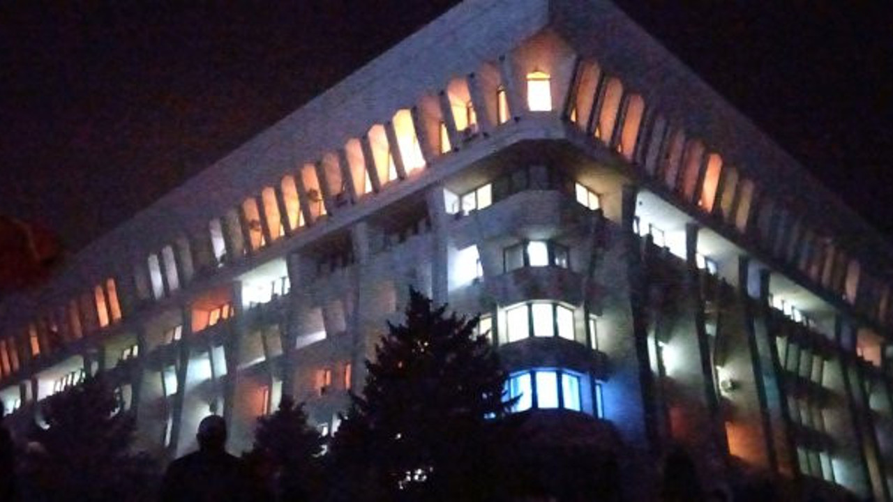 Kırgızistan'da Cumhurbaşkanlığı Sarayı işgal edildi
