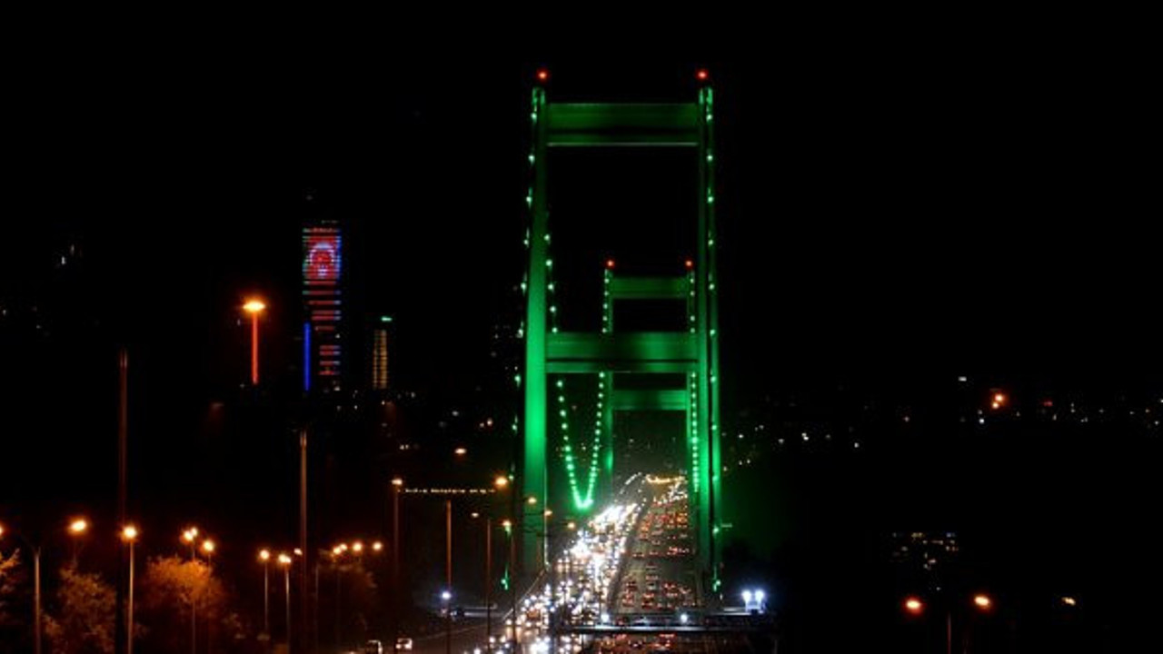 İstanbul'da köprüler yeşile büründü