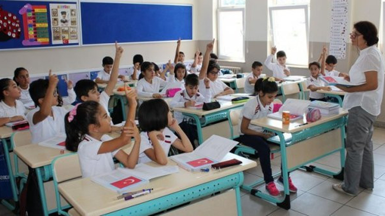 Korona Virüs Bilim Kurulu Üyesi Prof. Dr. Hasan Murat Gündüz okulda çocukları koronadan koruma yöntemini madde madde sıraladı. Hayati detaylar verdi