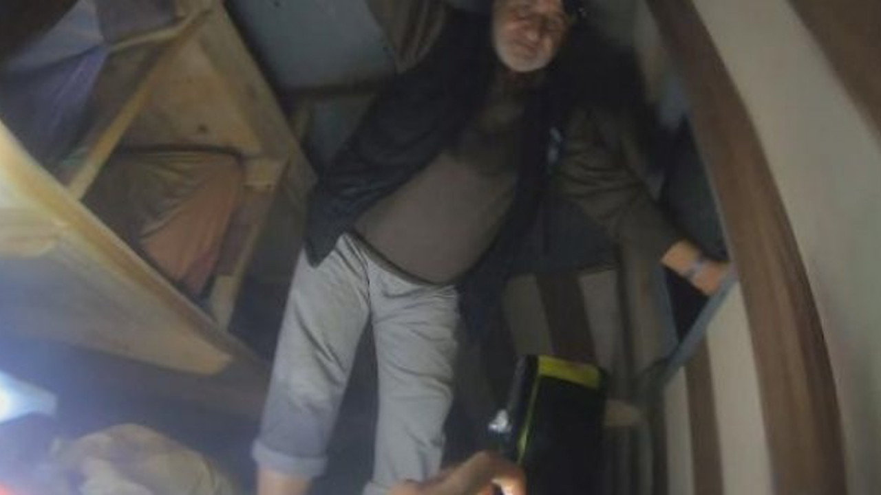 Alabora olan teknede ölümü beklerken suyun içinden çıkan bir el müjdeyi verdi. Haftalardır çıkmayan Sayısal Loto bu adama çıktı