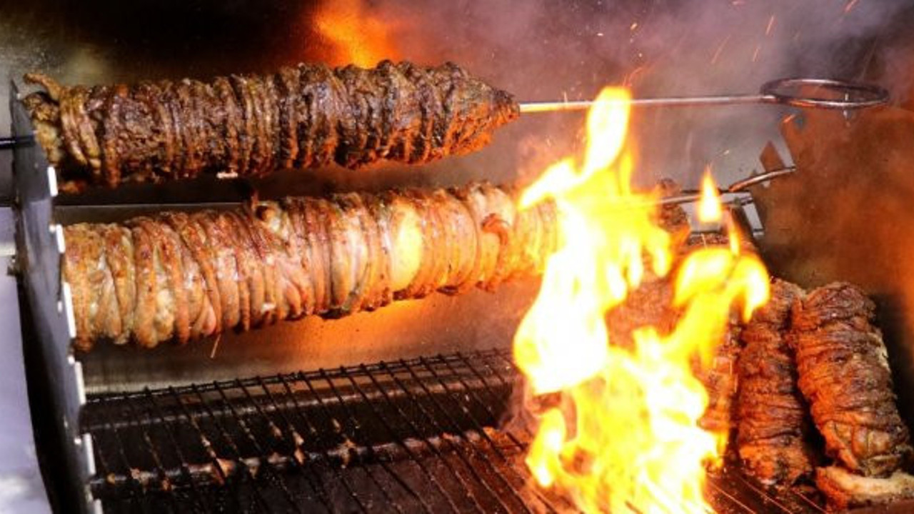 Kokoreç diye bakın bize ne yedirmişler. Büyük hile ortaya çıktı