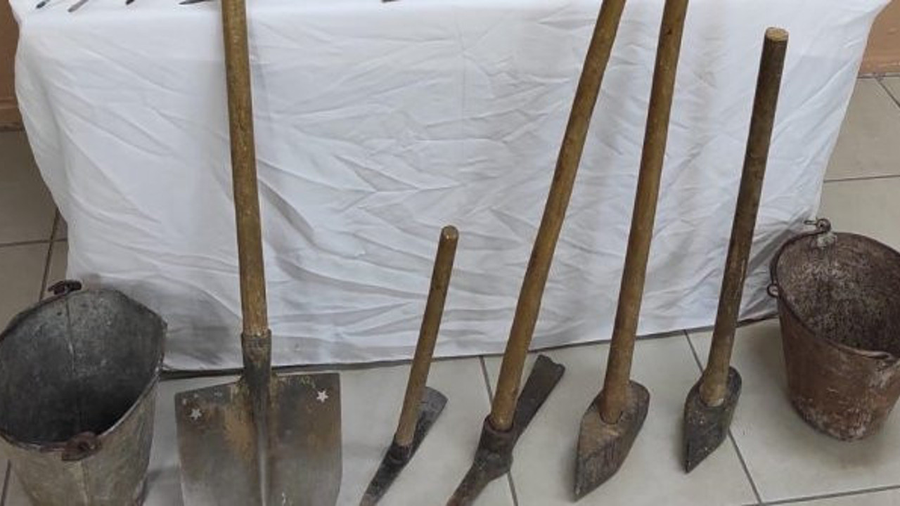 Konya'da kazma kürek define ararlarken yakalandılar