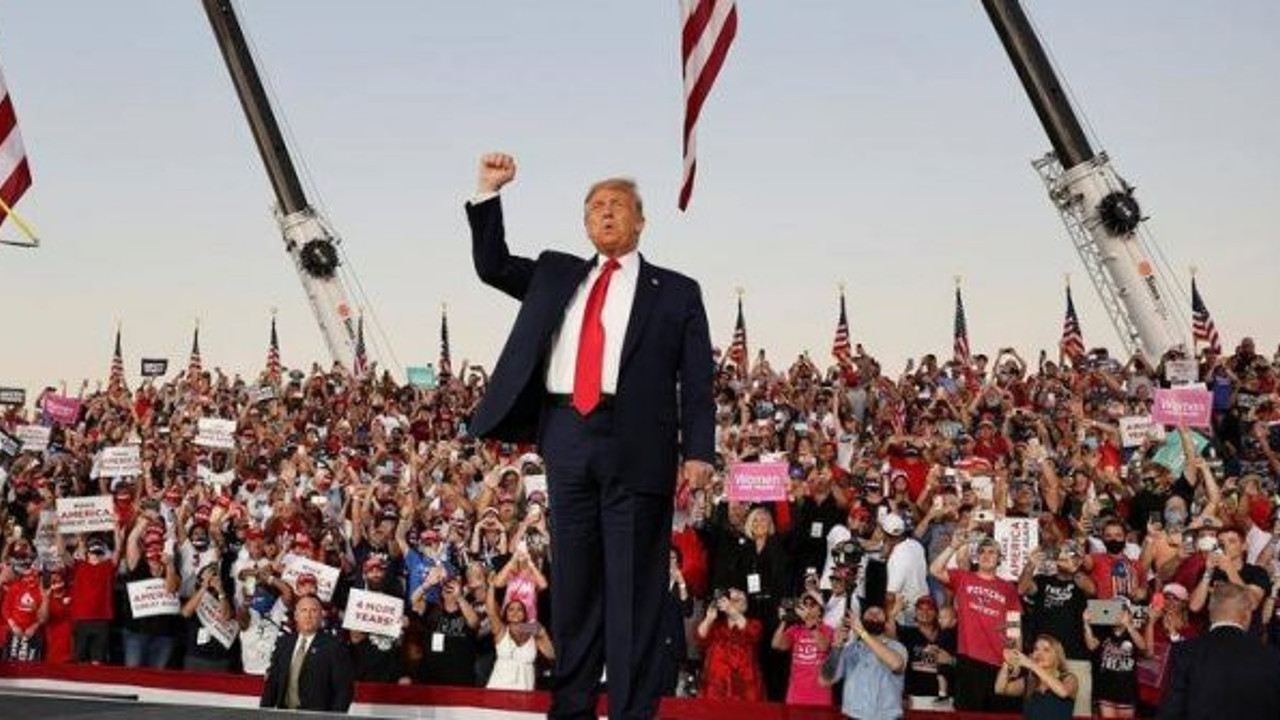Trump, korona virüse yakalanmasının ardından seçim mitingine start verdi