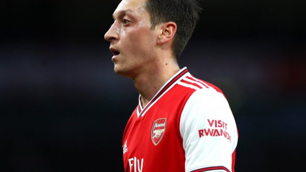 Mesut Özil, Azerbaycan'a Atatürk'ün sözü ile destek verdi