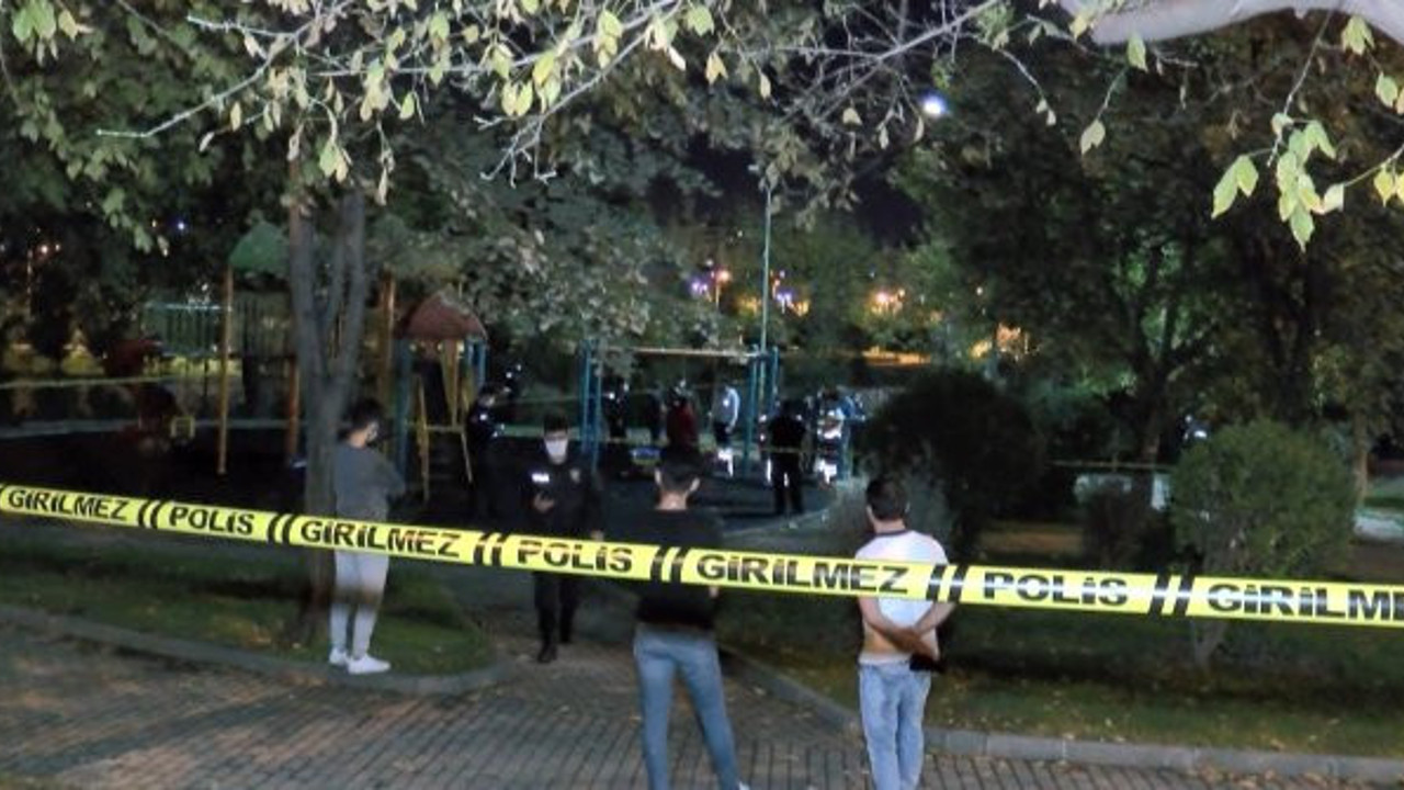 Gençler neden böyle yapıyor. 22 yaşındaki genç salıncak demirinde bulundu