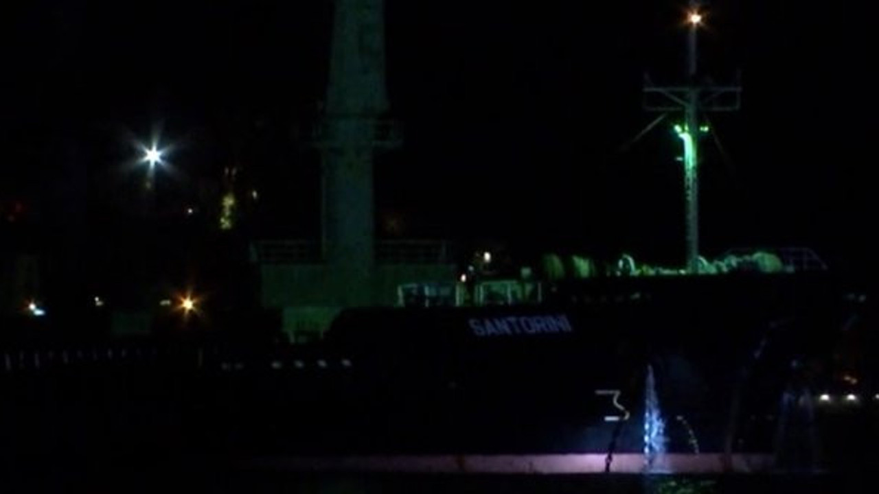 Arıza yapan kuru yük gemisi boğazda sürüklendi