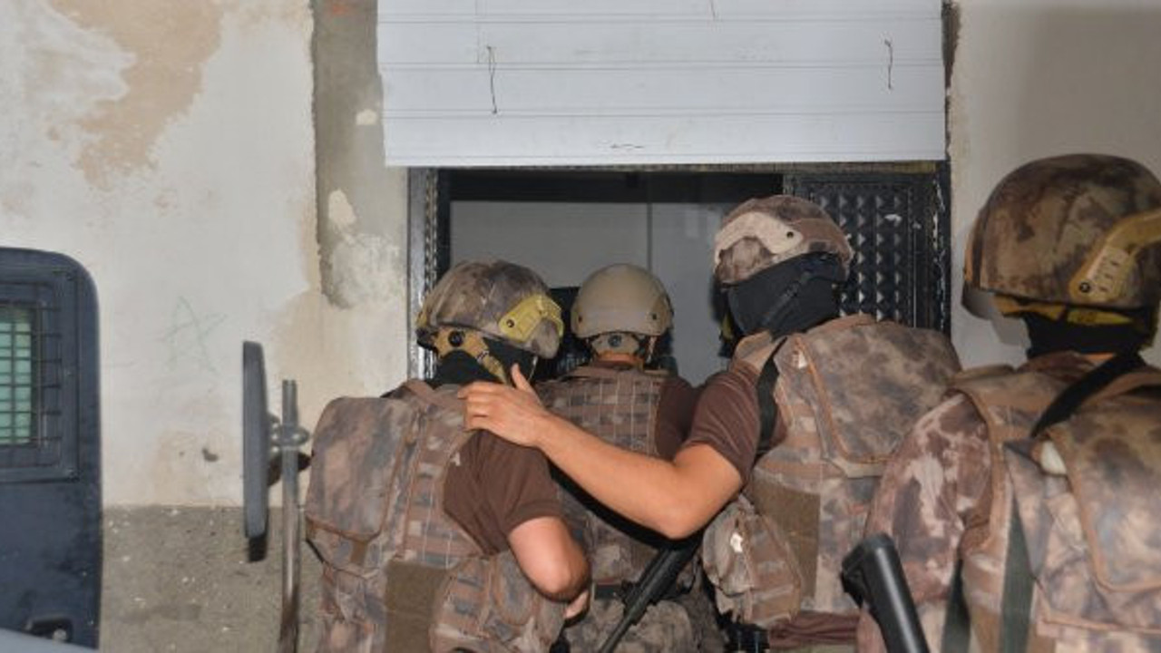 Adana'da torbacılara şafak baskını