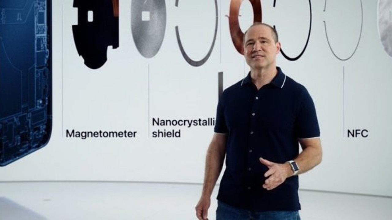 Apple'ın yeni ürününü Türk başkan yardımcısı tanıttı. Türkiye bu adamı konuşuyor. Ürün tanıtan Deniz Teoman kimdir?