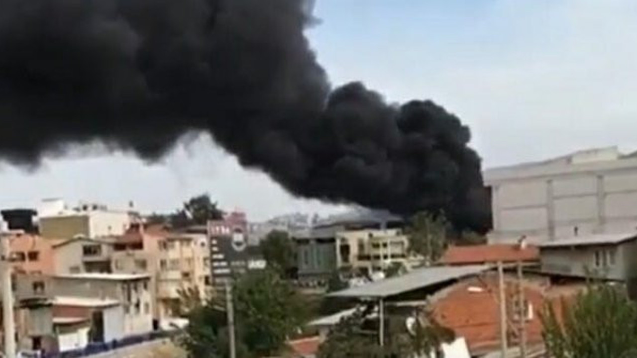İzmir'de korkutan yangın, dumanlar bir anda etrafı sardı