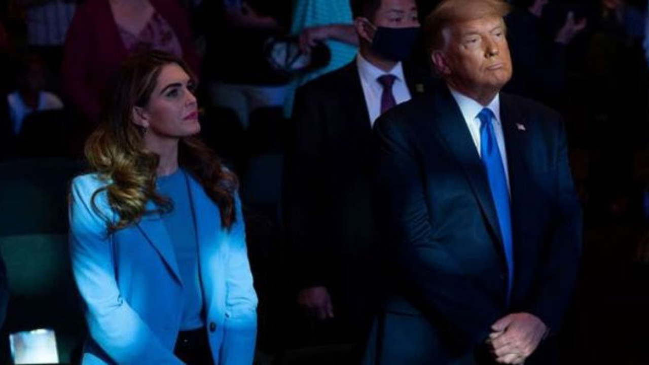 Trump, maskesiz katıldığı Evanjelik kilise ayininde kutsandı