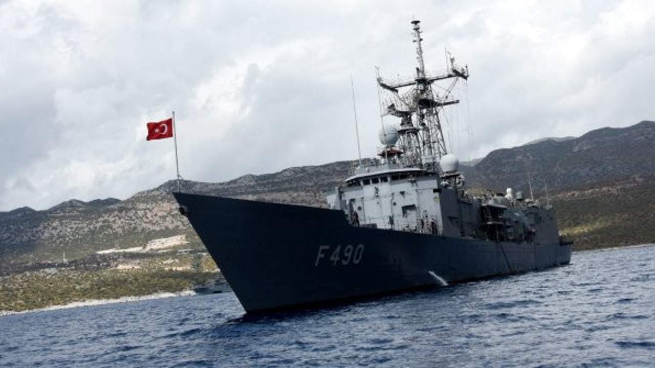 Türk savaş gemileri Akdeniz'de tetikte bekliyor