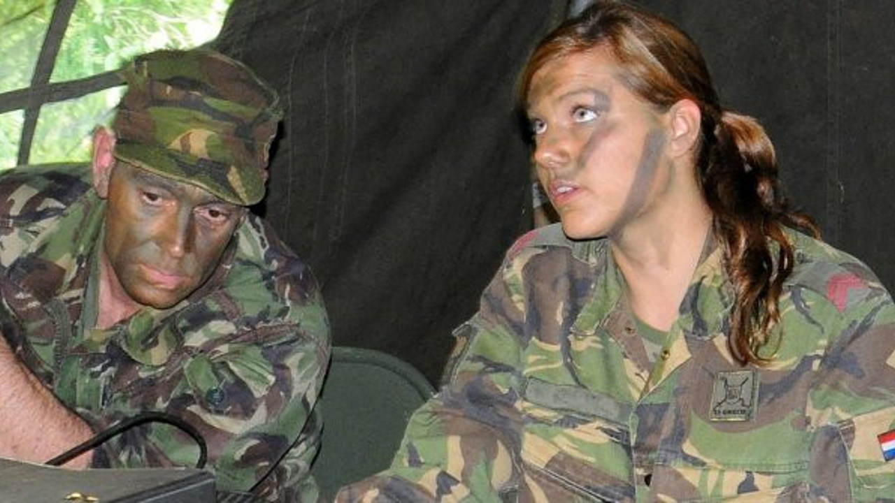 Cinsiyet eşitliği var dediler Hollandalı kadınları askere çağırdılar... Prensese kışla yolu gözüktü