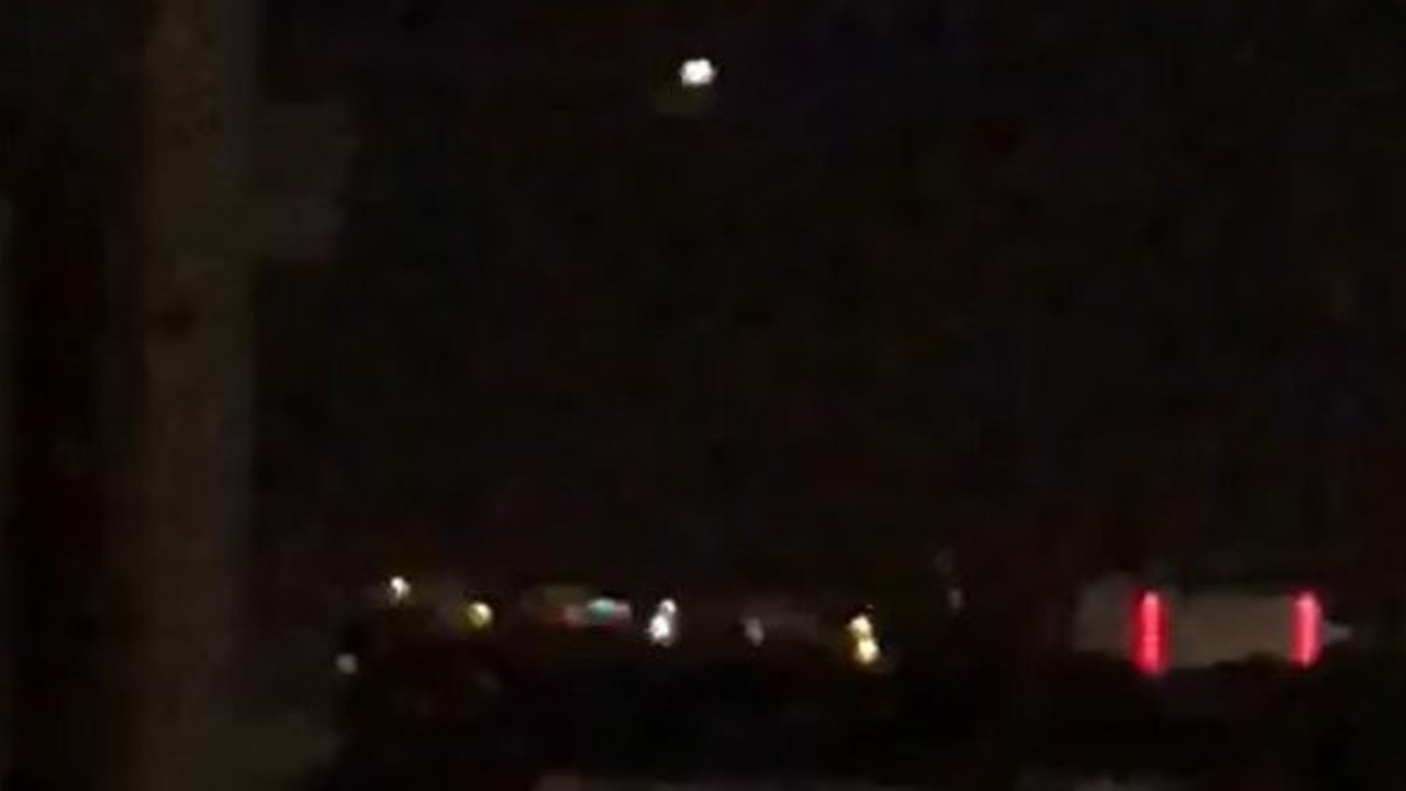 Malatyalı geceyi gökyüzüne bakarak geçirdi. Gecenin karanlığında aniden ortaya çıktı
