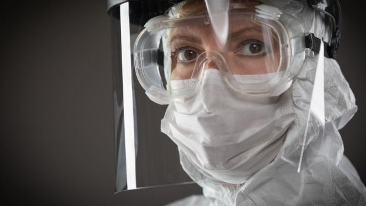 Uzmanlar 'bu belirtilere kilitlenin' diyerek kimlerin koronayı daha uzun geçireceğini açıkladı