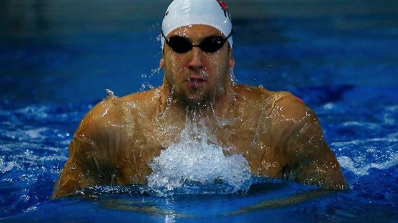 Milli yüzücü Emre Sakçı Uluslararası Yüzme Ligi'nde altın madalya kazandı. Asıl hedef olimpiyatta başarı