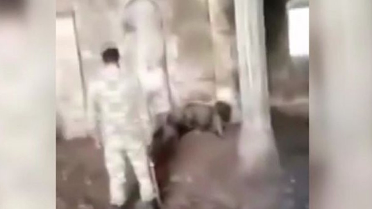 Camiyi ateşe verip içinde domuz beslemişler