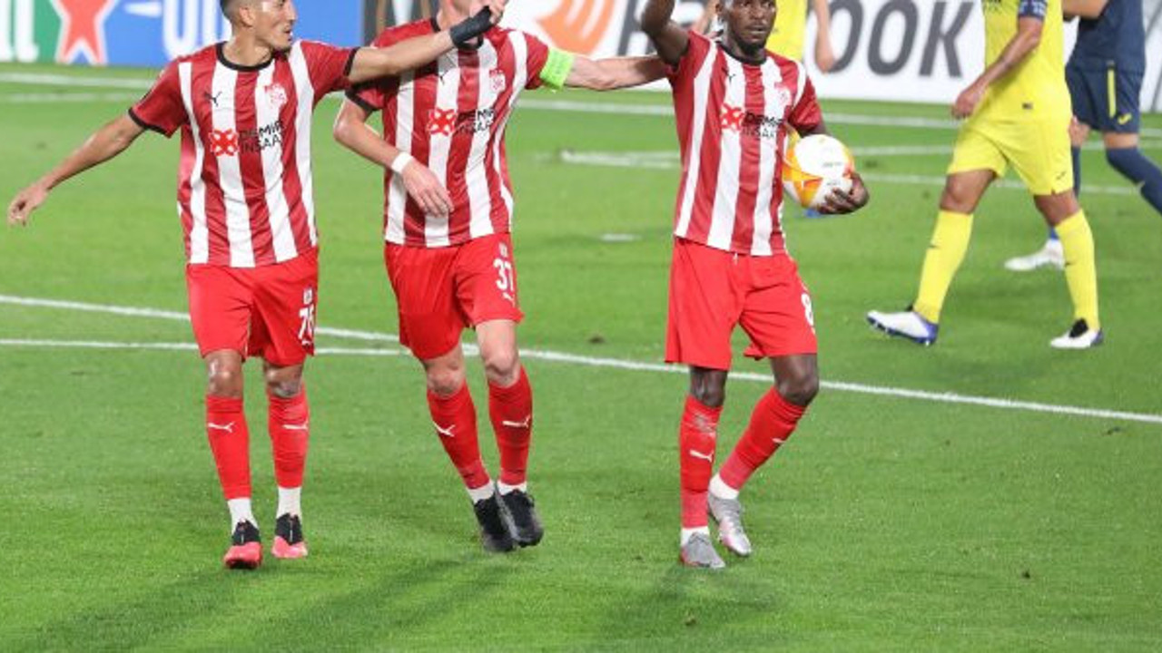 Villareal maçında 8 gollü düello. Sivasspor 3 kez geriye düştü. Sivasspor Villareal karşısında ilk maçında mağlup oldu