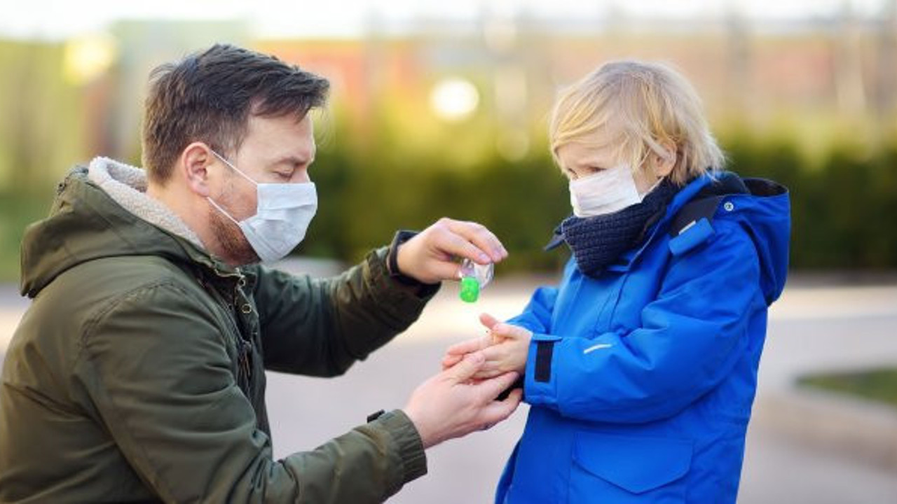 Uzmanlar çocukların sağlığında ciddi sorun oluşturabilir diyerek uyardı. Korona virüs sürecinde herkes kullanıyordu. Anneler babalar dikkat