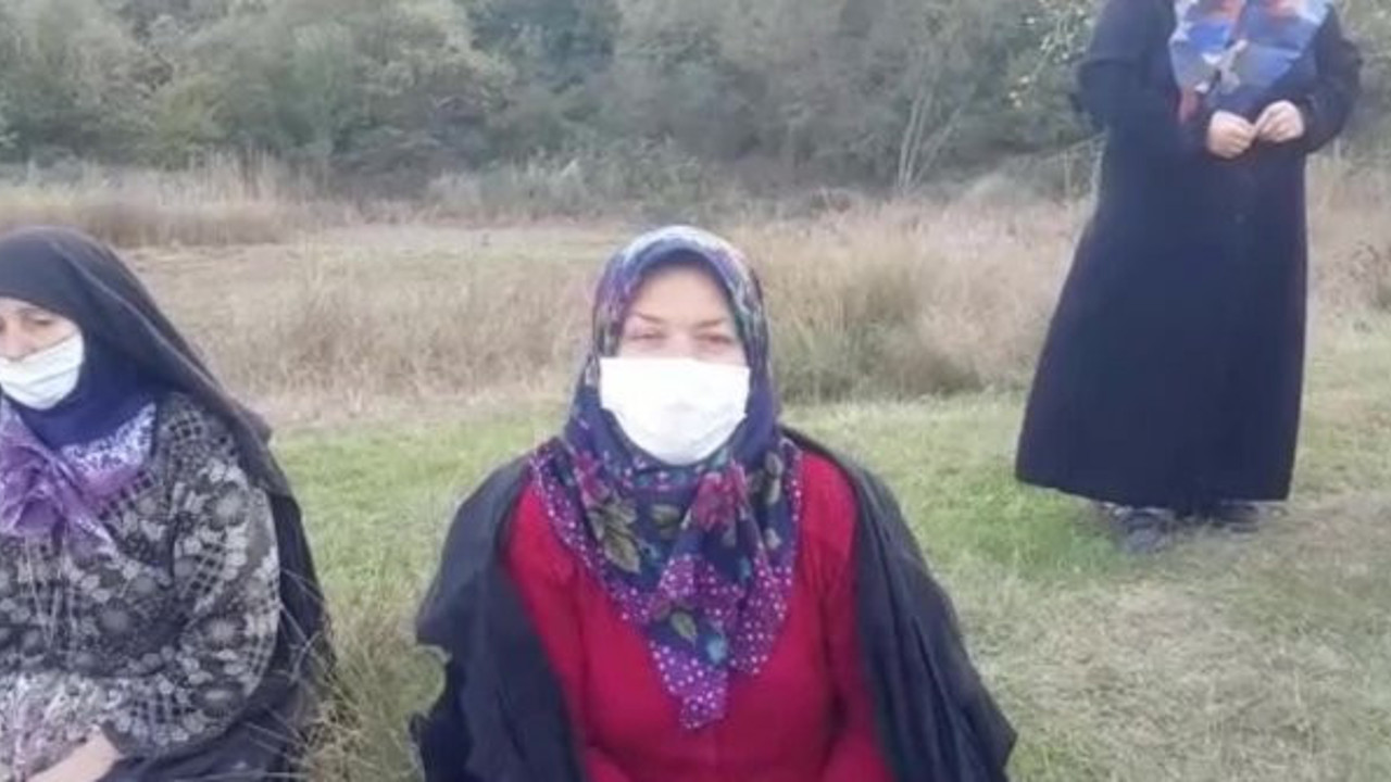 Kadınlar, hayatları buna bağlıymış gibi gece gündüz nöbet tutuyor