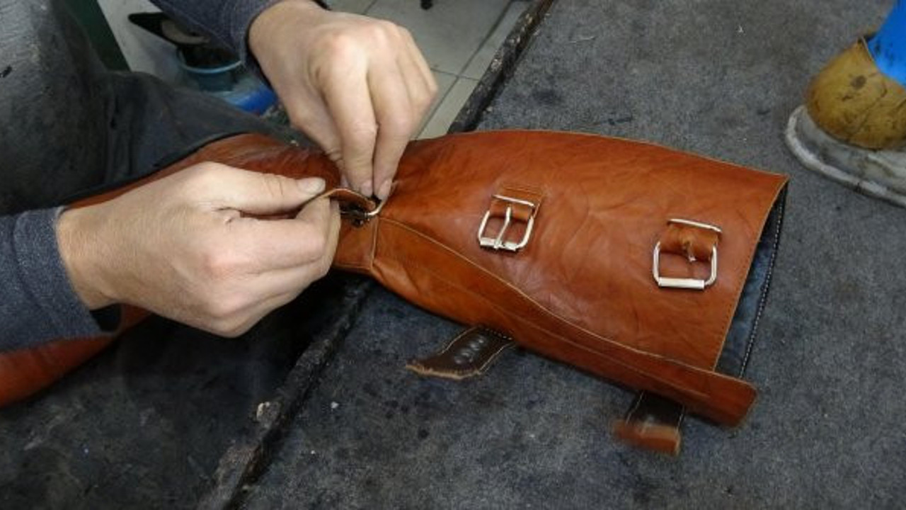 Aydınlı usta öyle bir çizme yaptı ki müze hemen kaptı. Atatürk 1 asır önce benzerini giymişti. Satış fiyatı açıklandı