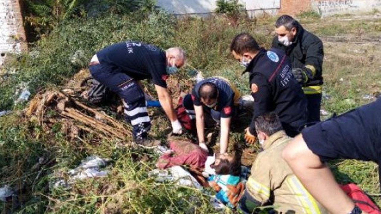 Sarhoş adam başına geleceklerden habersiz otların arasında rüyalara dalmıştı