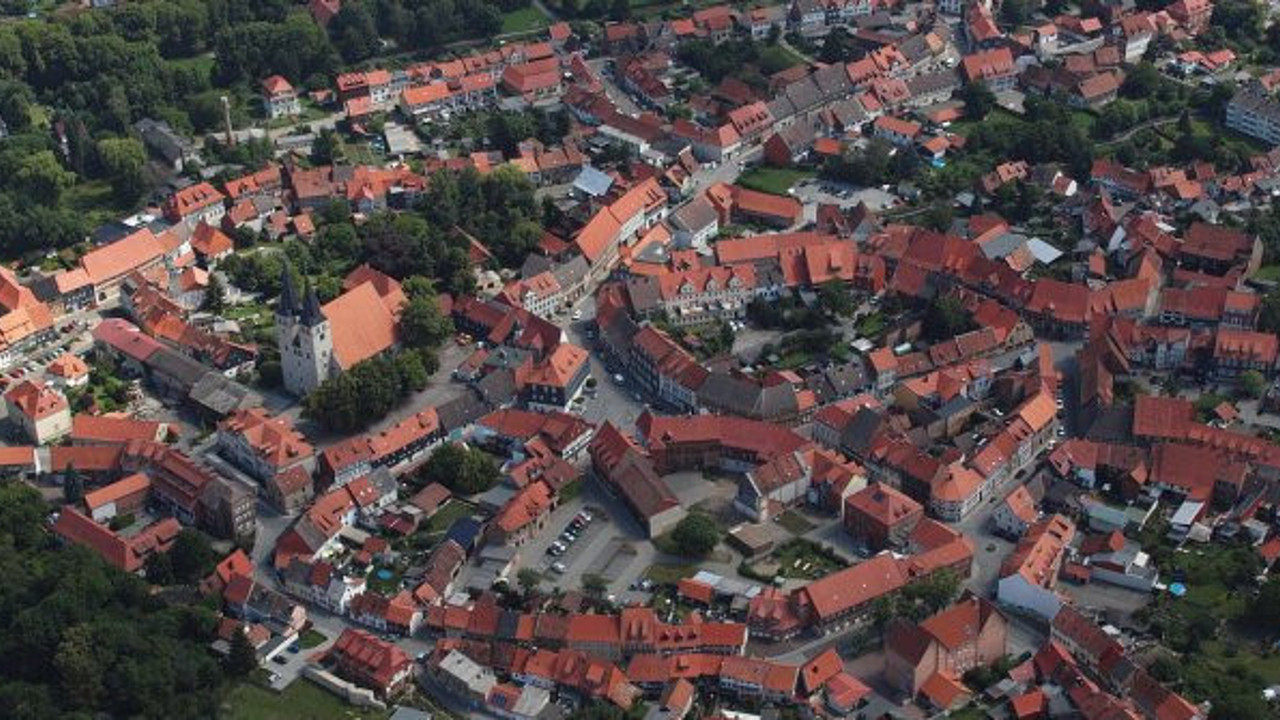Almanya'nın Köln Kenti Ehrenfeld semti şokta. 13 bin kişi yarın evlerini terk edecek. Herkese tek tek mektup yollandı