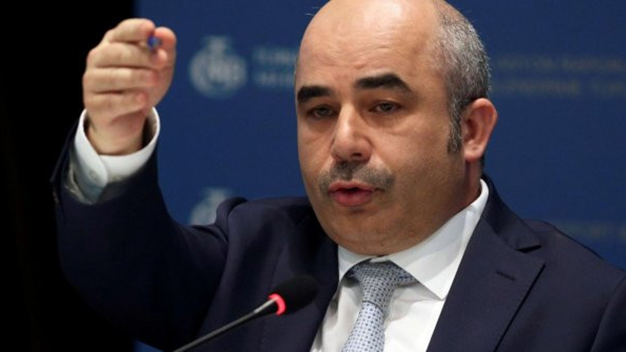 Dolar 8.32'yi aştı, ekonomistler zehir zemberek sözlerle Merkez Bankası'nı ve yönetimini eleştirdi