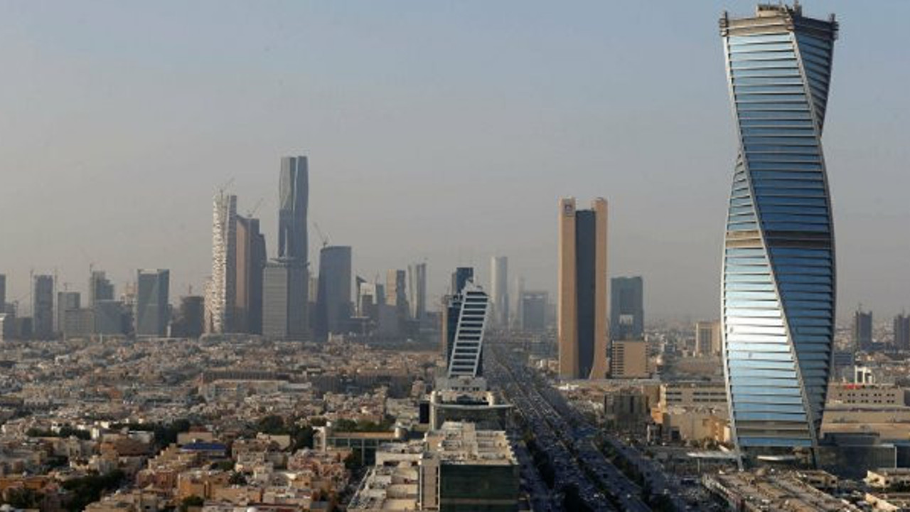 Suudi Arabistan'ın bütçesinde milyar dolarlık açık