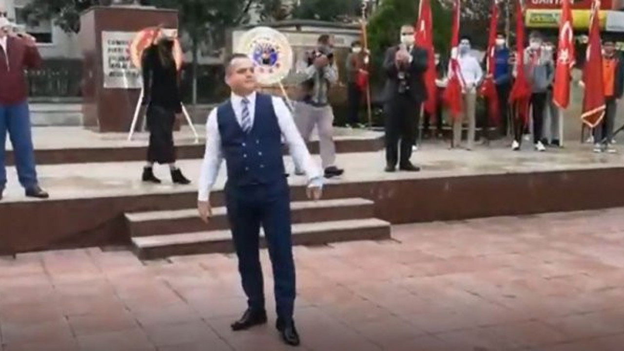 Soma Kaymakamı Fatih Akkaya Cumhuriyet Bayramı'nda harmandalı oynadı. Büyük beğeni topladı. İşte o görüntüler