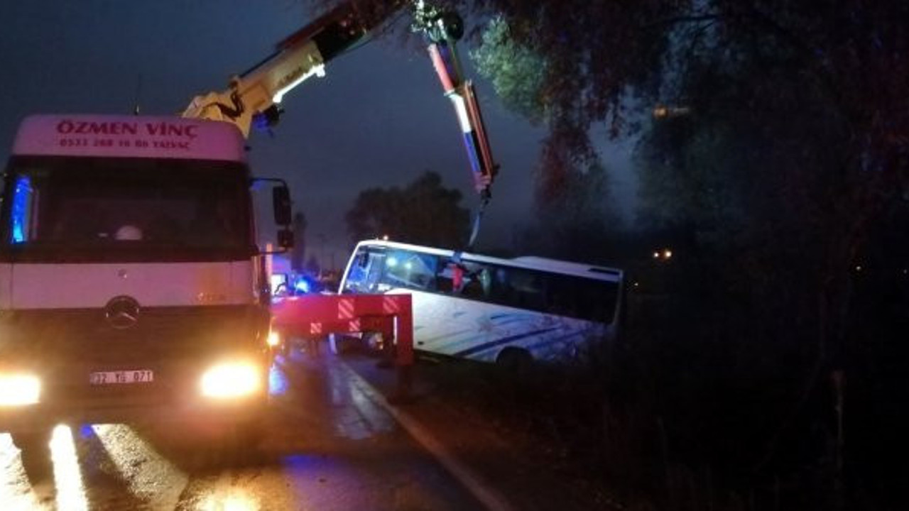 Isparta’da feci kaza. Tarım işçilerini taşıyan midibüs ile otomobil çarpıştı. Ölü ve çok sayıda yaralı var