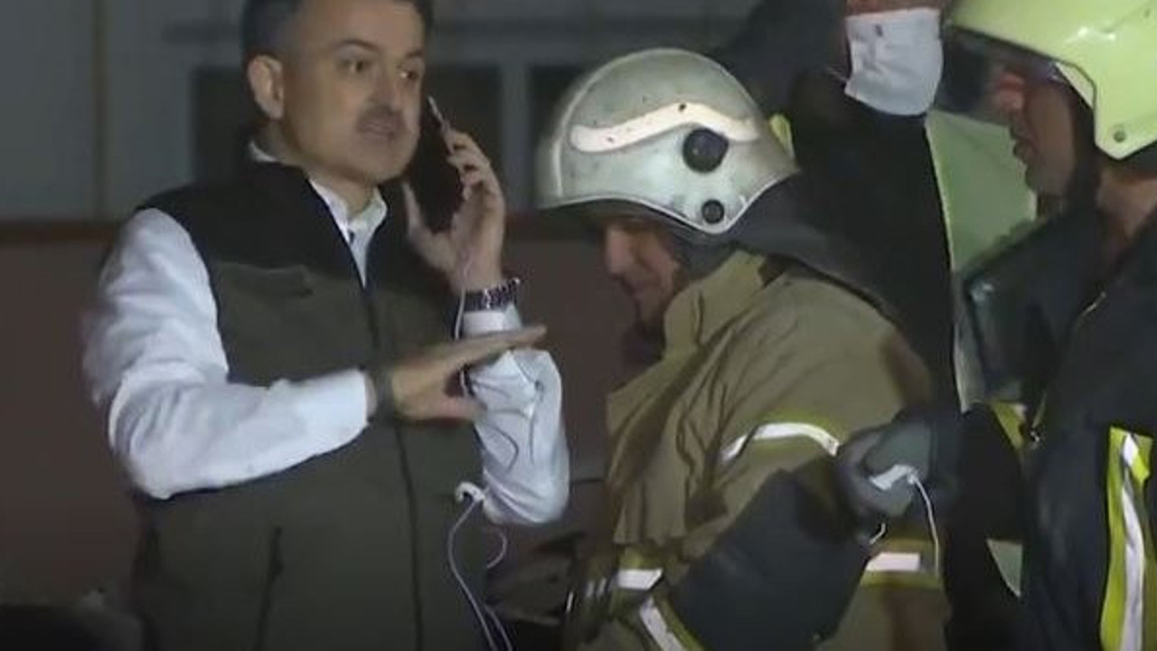 Bakan Pakdemirli'nin enkaz üzerindeki görüntüleri tepki çekti. İşte o görüntüler