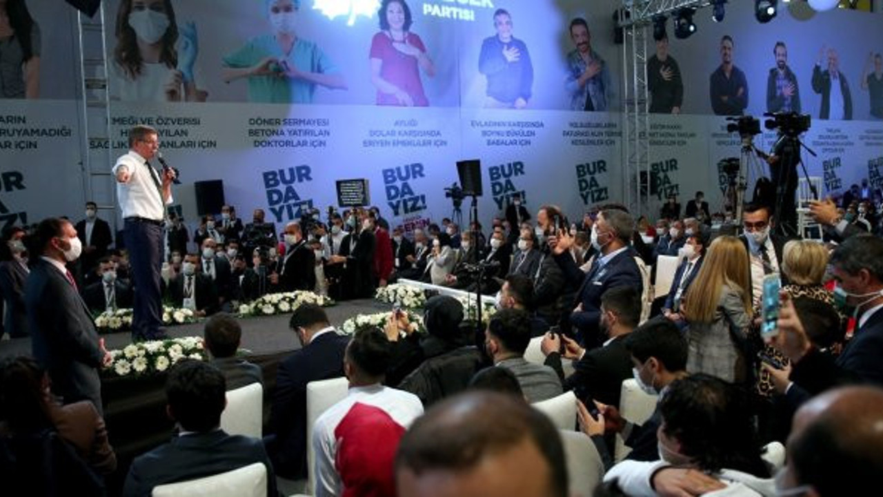 Gelecek Partisi'nde kongre heyecanı. Ahmet Davutoğlu seçilmiş Genel Başkan