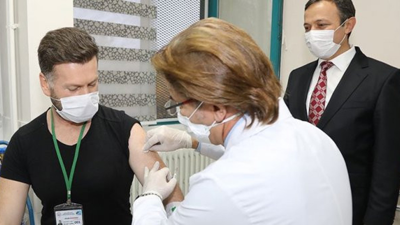 Sağlık Bakanı Fahrettin Koca yerli korona aşısının ilk kez insan üzerinde denendiğini açıkladı