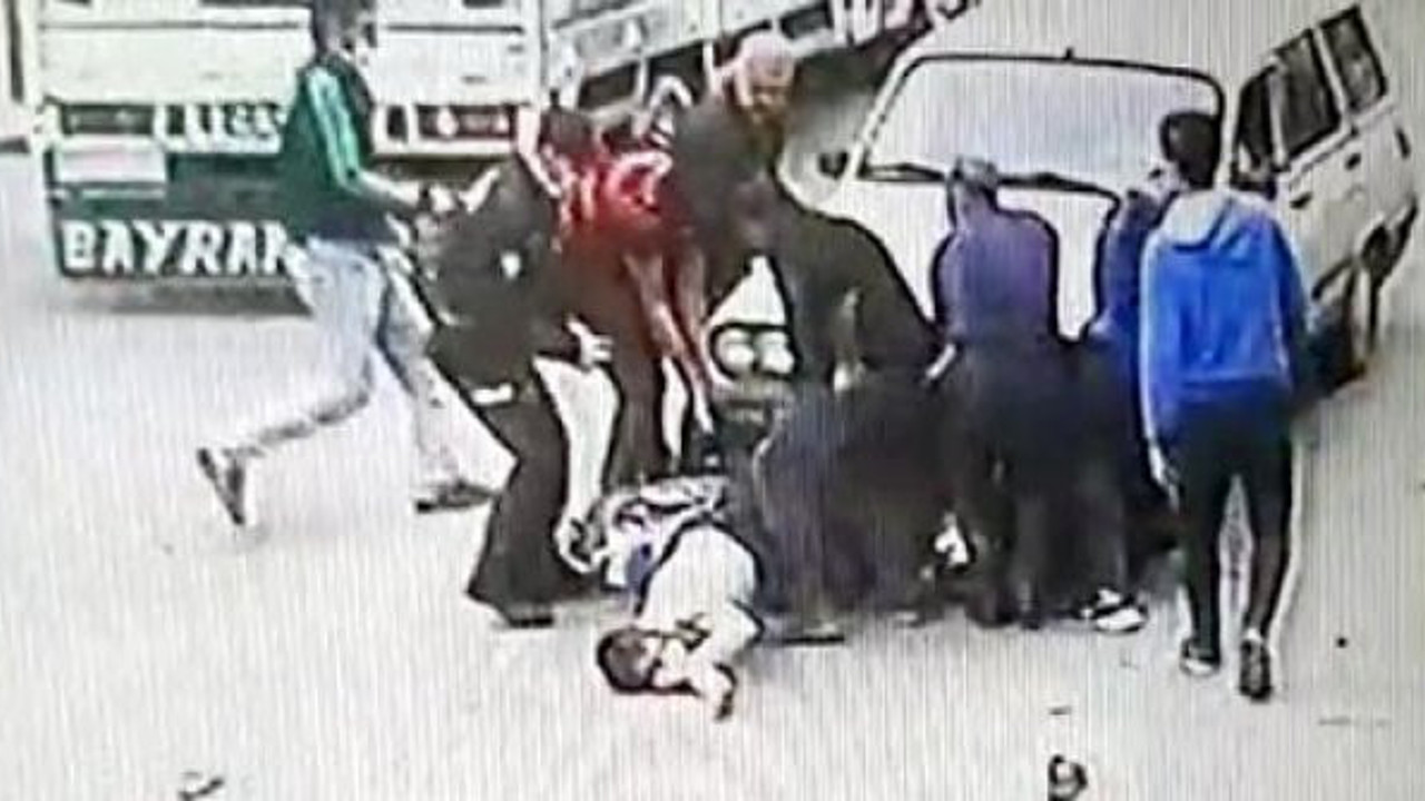 Motosiklet gezisi araç altında bitti