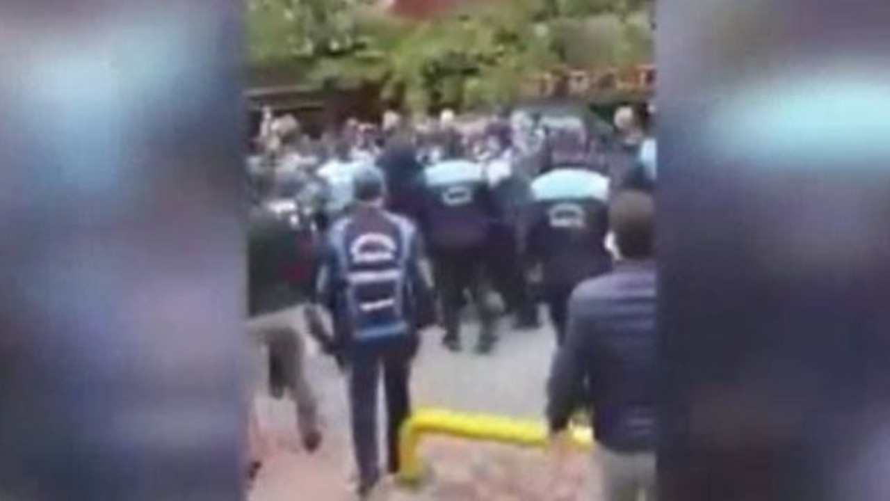 İBB ve Fatih zabıtaları birbirine girdi. Tekmeler yumruklar havalarda uçuştu. Ben İmamoğlu'nu tanımam