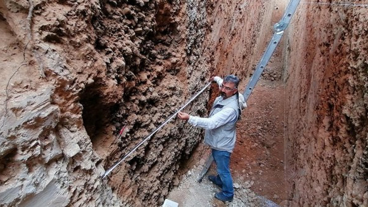 Doç. Dr. Ali Kaya 300 yıldır suskun faylardaki bilinmeyen detayı açıkladı. Kimsenin duymak istemeyeceği haberi verdi. Uyarı üstüne uyarı yaptı