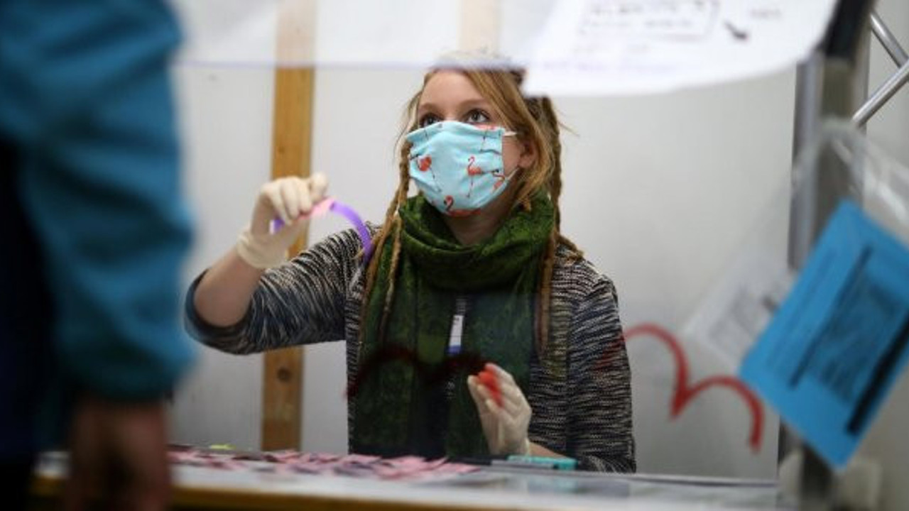 Koronada ikinci dalga böyle geldi. Harita günler içinde koyu kırmızıya döndü