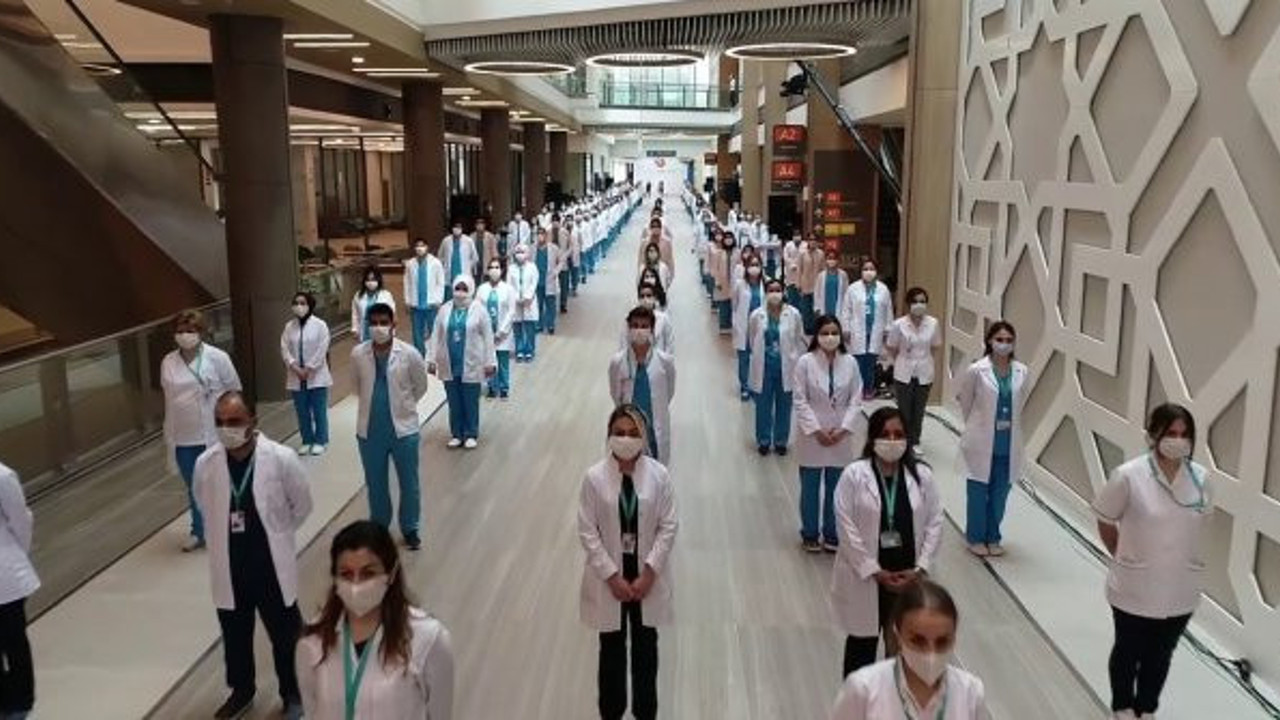 Çam ve Sakura Şehir Hastanesi'ndeki sağlık çalışanları feryat etti. Salgınla mücadelenin şok gerçeklerini bir bir sıraladılar