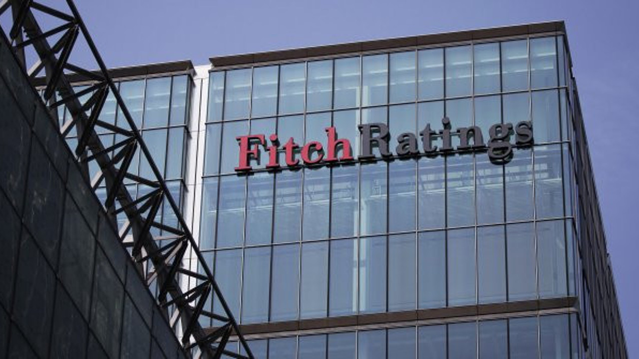 Fitch, Suudi Arabistan'ın not görünümünü değiştirdi
