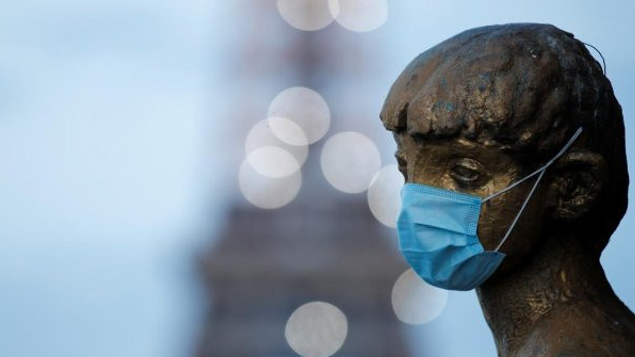 Fransa'da korona tedbirlerini protesto eden öğrencilere müdahale