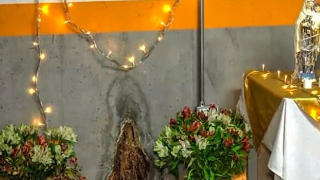 Öyle bir şey fark ettiler ki. Otoparkı halk tapınağa çevirdi