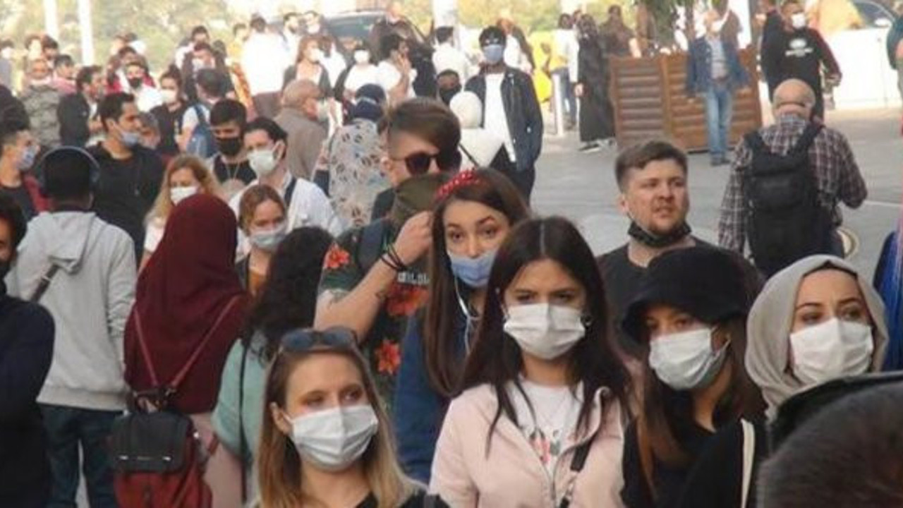 Kara kış bu sene daha kara geçecek. Korona aşısını bulan Türk profesör Uğur Şahin rahata kavuşulacak tarihi verdi. Kış aylarını bekleyen büyük tehlikeyi göz ardı etmedi