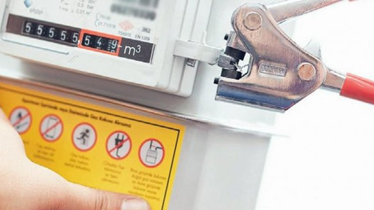 1.6 milyon evin elektrik ve doğalgazı kesik. Vatandaş, boğazından kesip faturasını ödüyor. 3 yılda biri yüzde 70 diğeri yüzde 80 zamlandı