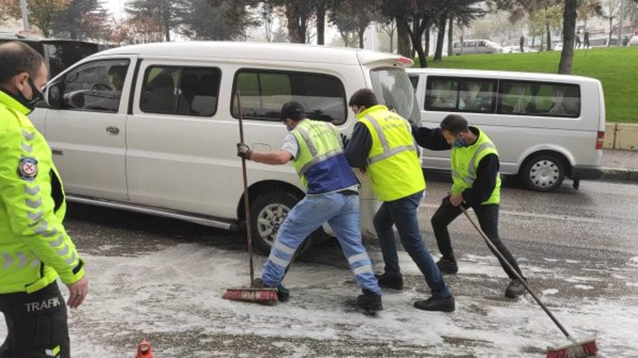 Motor yağı yola aktı, araçlar buz pistindeymiş gibi kaydı