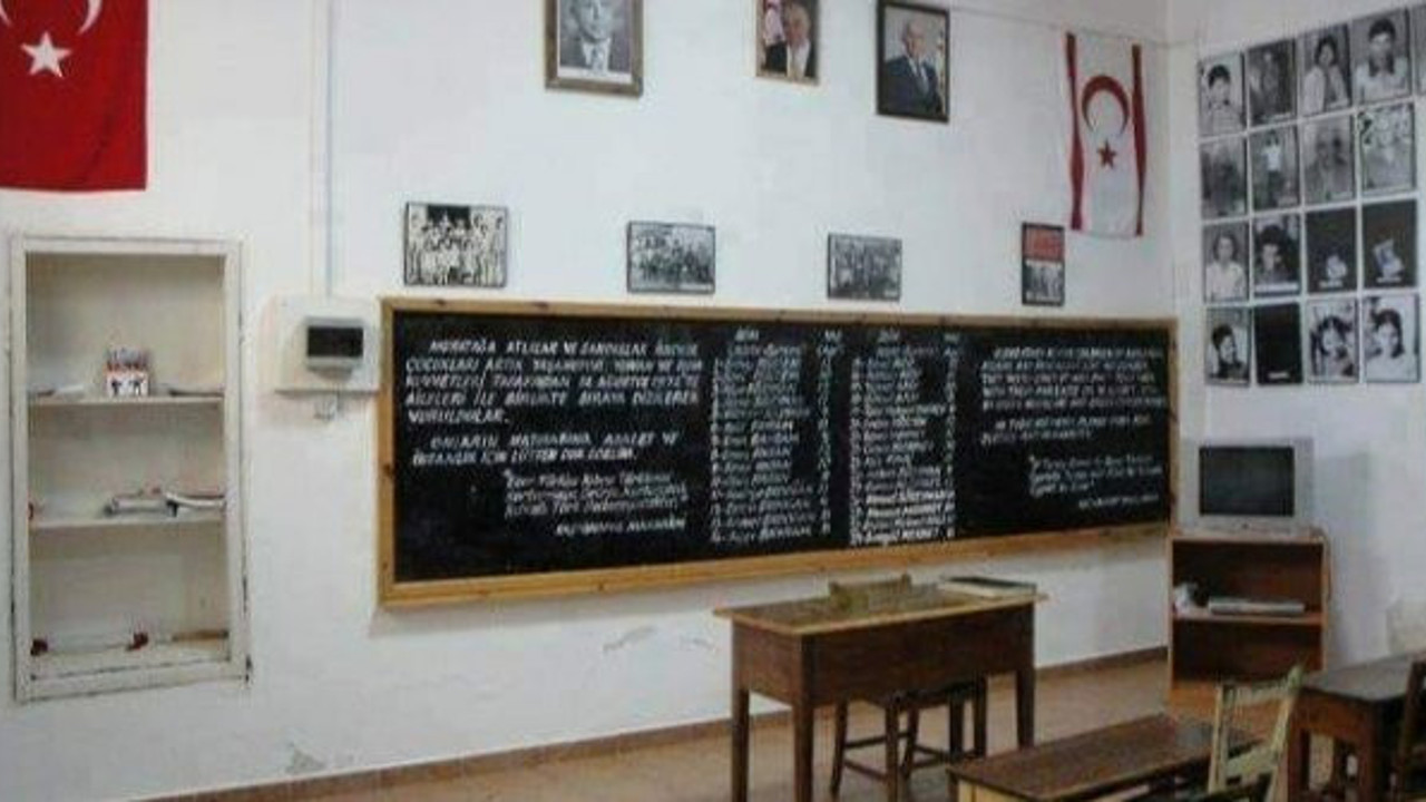 Neden bu sınıfta ders verilmiyor biliyor musunuz? Mutlaka bilmelisiniz. Her şey hazır, sanki hepsi bir anda geri dönecek gibi