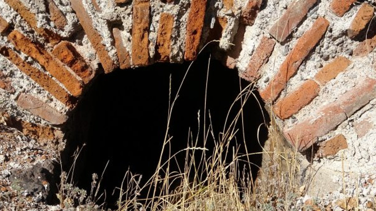 Bir kazan dolusu altın için kazdılar. Erzurum'daki topçu kulesinde 2 metre derinliğe indiler