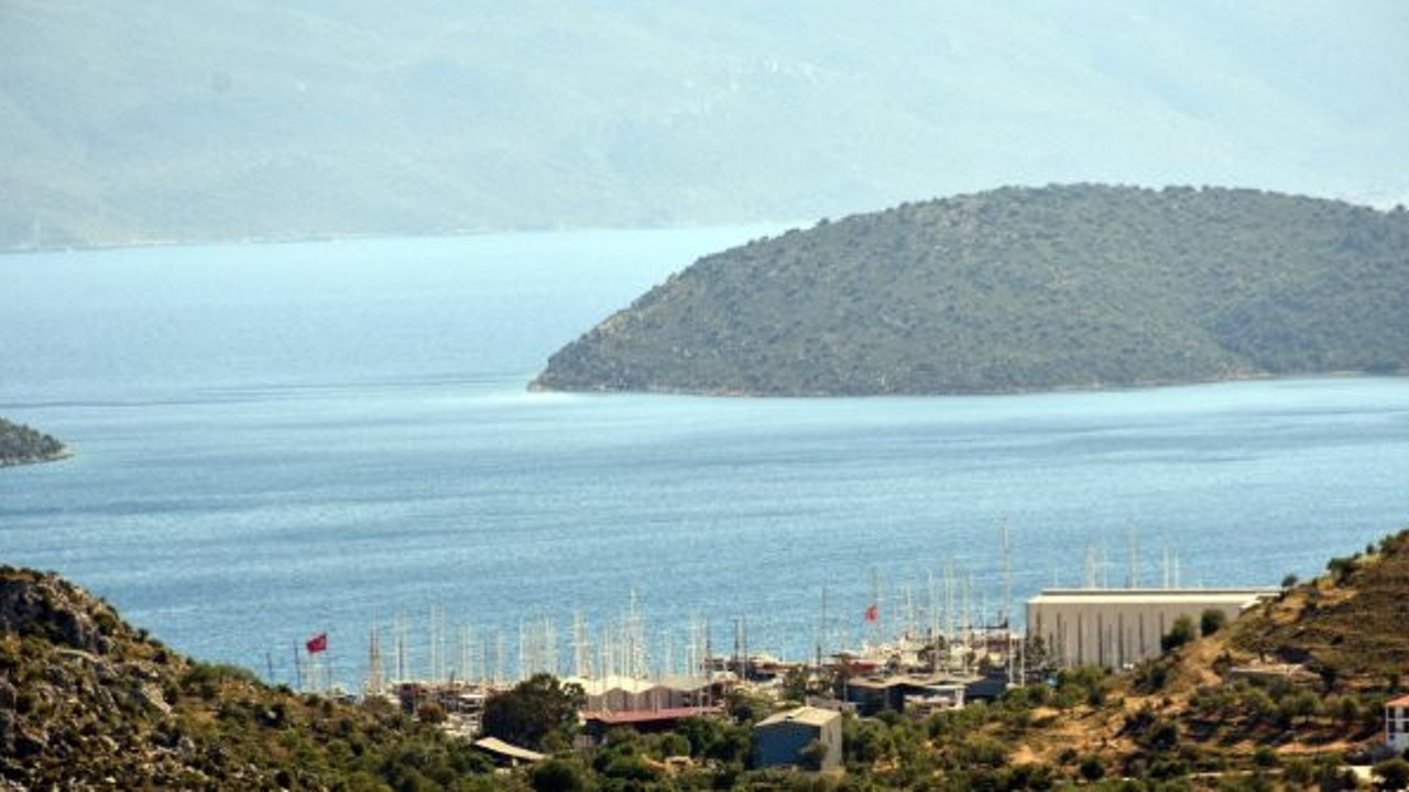 Marmaris’te balıkçıların ağına takılan sert cisim herkesi şok etti: 300 kilo ağırlığında... Balıkçılar 2 saat inceledi