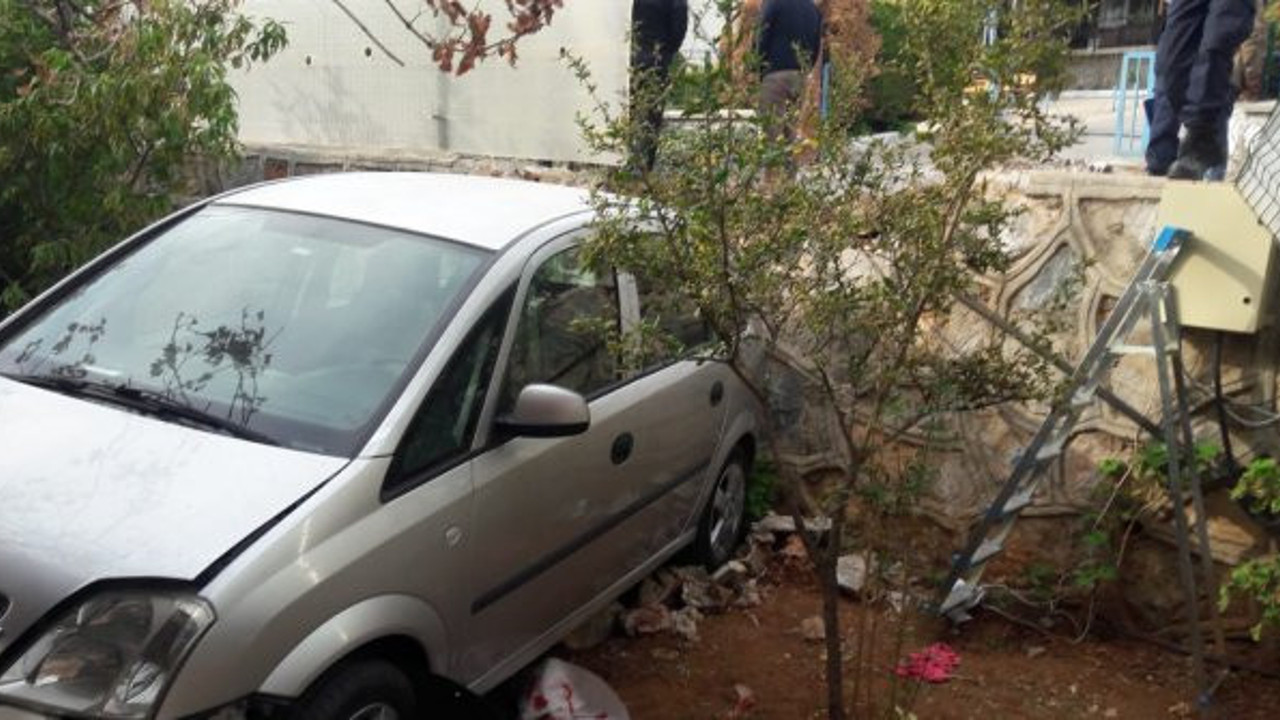 Emekli maaşını çekip alışverişe giden çifti kaza ayırdı